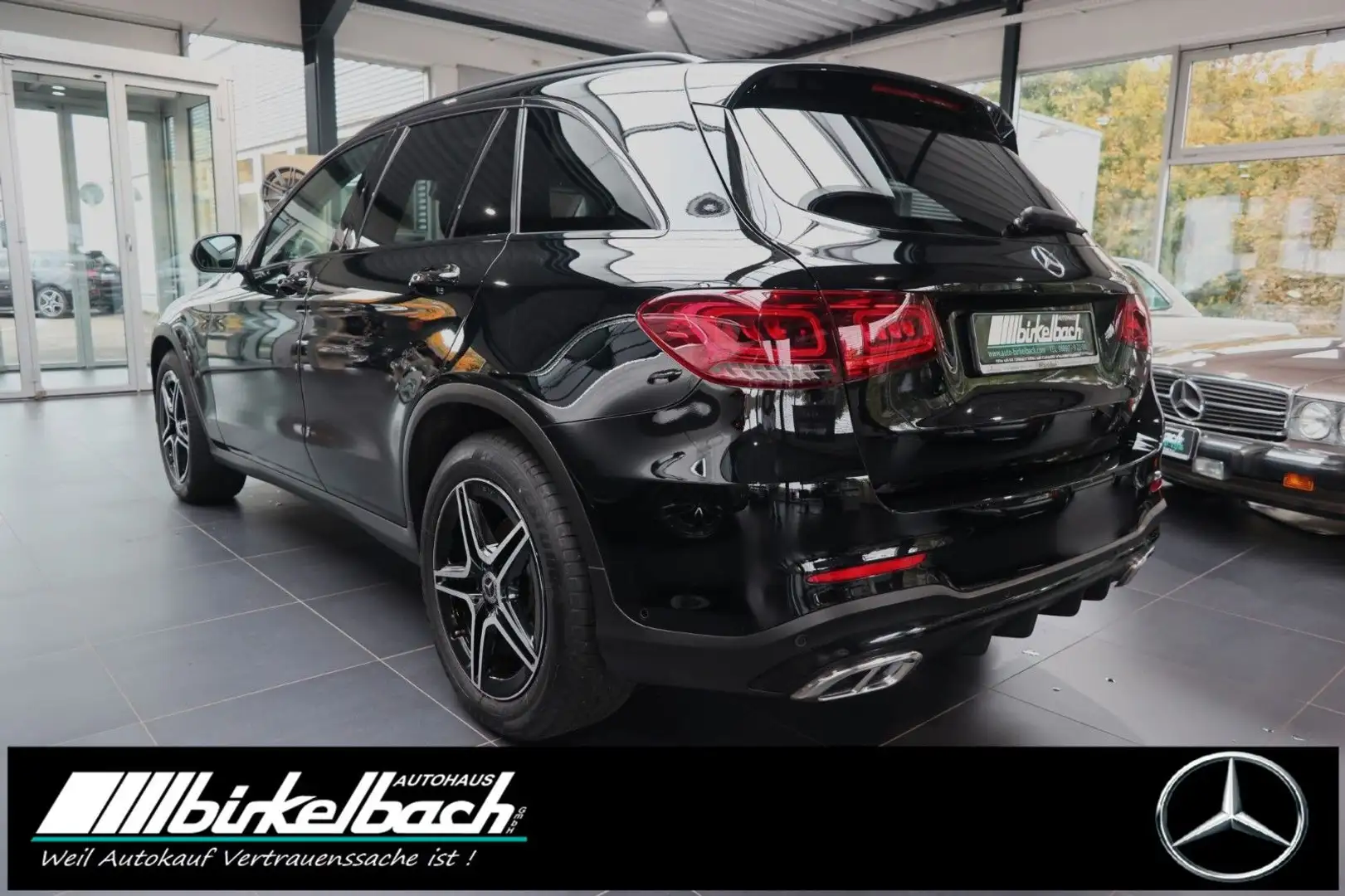 Mercedes-Benz GLC 200 AMG 4Matic Pano LED Memory Schwarz - 2