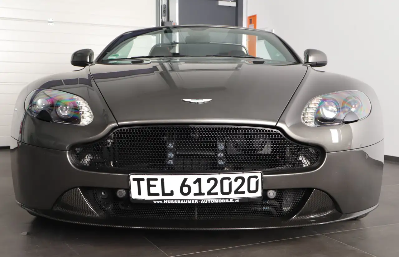 Aston Martin V8