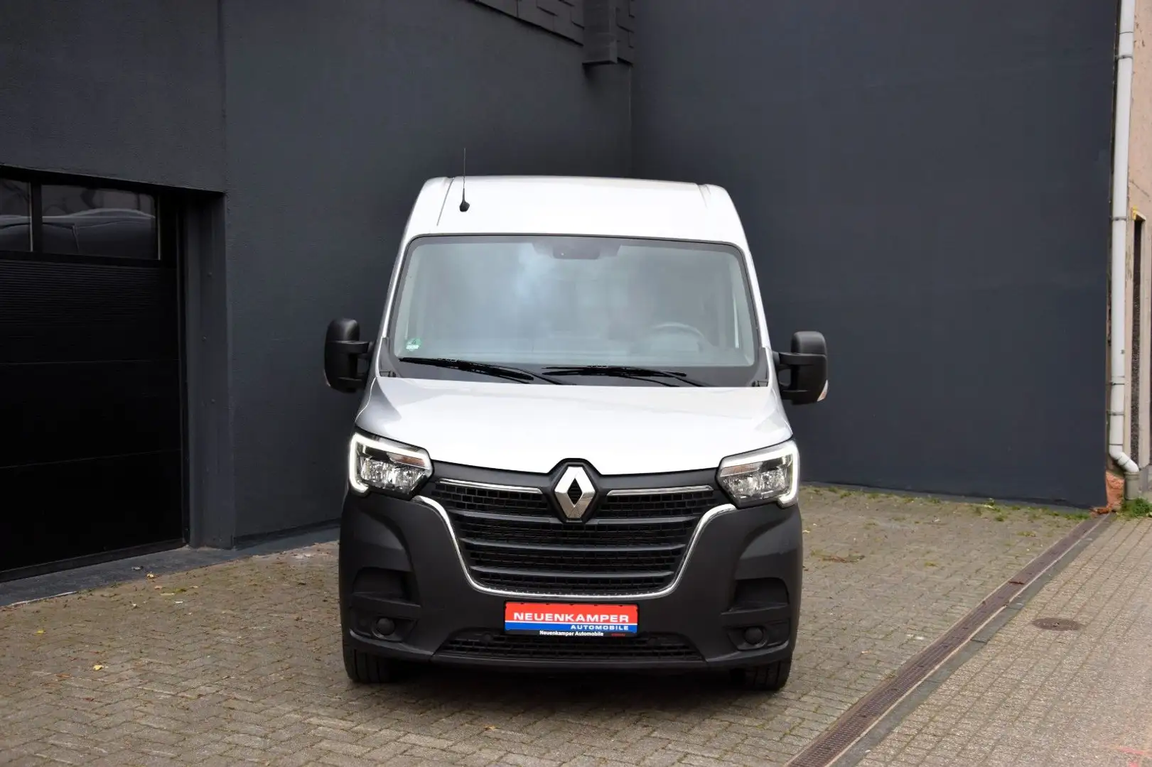 Renault Master III Kasten L2H2 HKa 3,5t LED Klima PDC Silber - 2