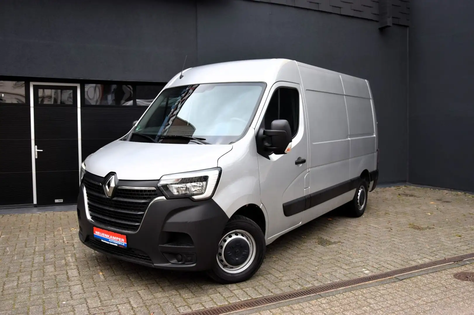 Renault Master III Kasten L2H2 HKa 3,5t LED Klima PDC Silber - 1