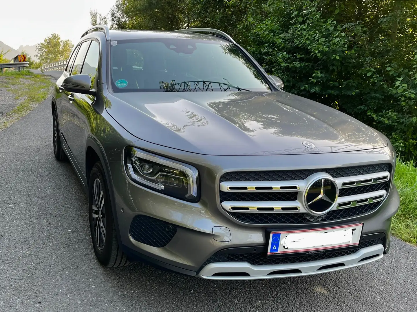 Mercedes-Benz GLB 200 GLB 200 d 4MATIC Aut. Grau - 2