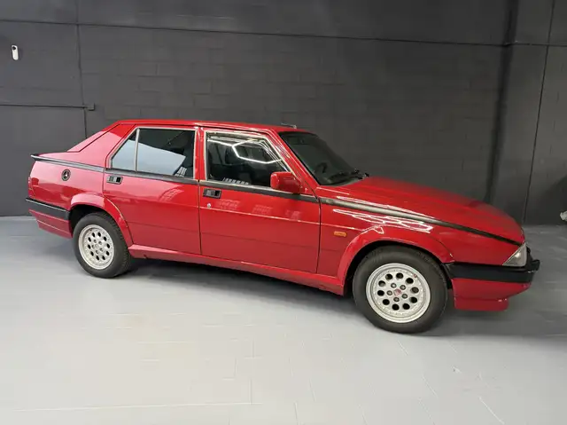 Alfa Romeo 75 2.0i ts