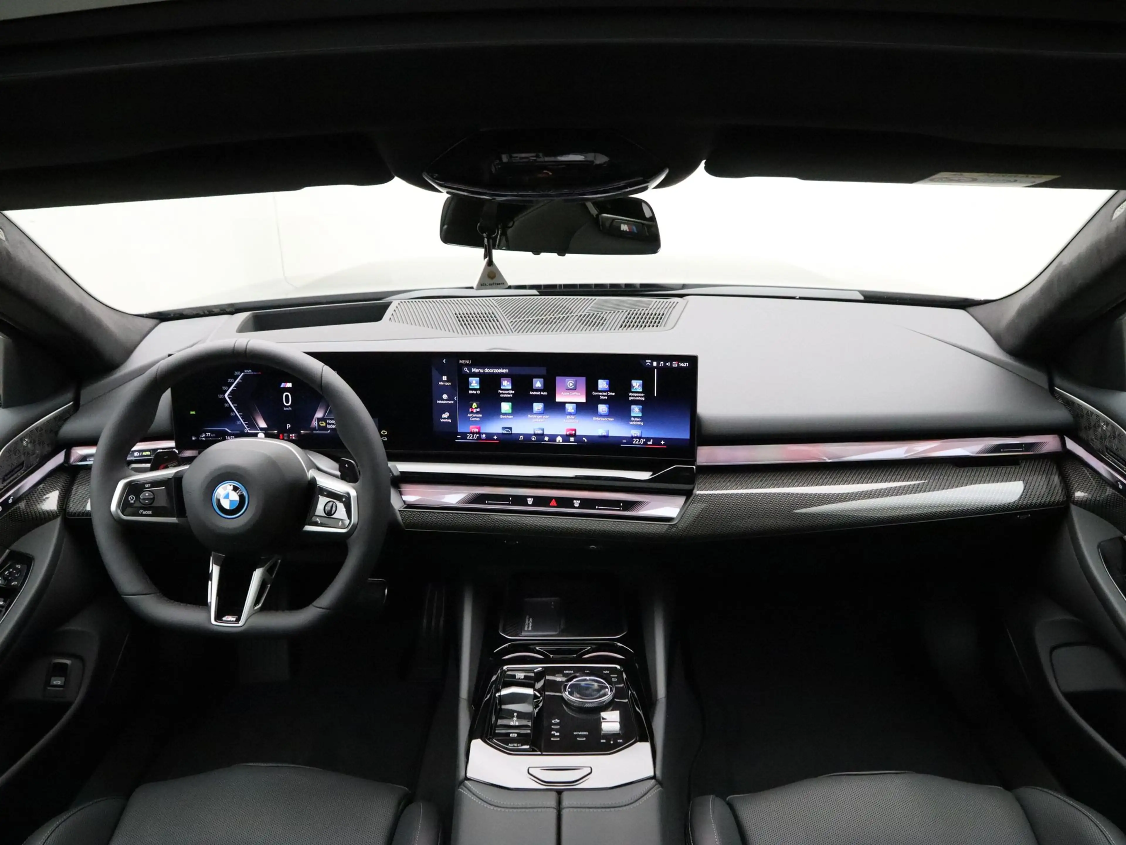 BMW 550 5 Serie 550e Touring xDrive — photo 13