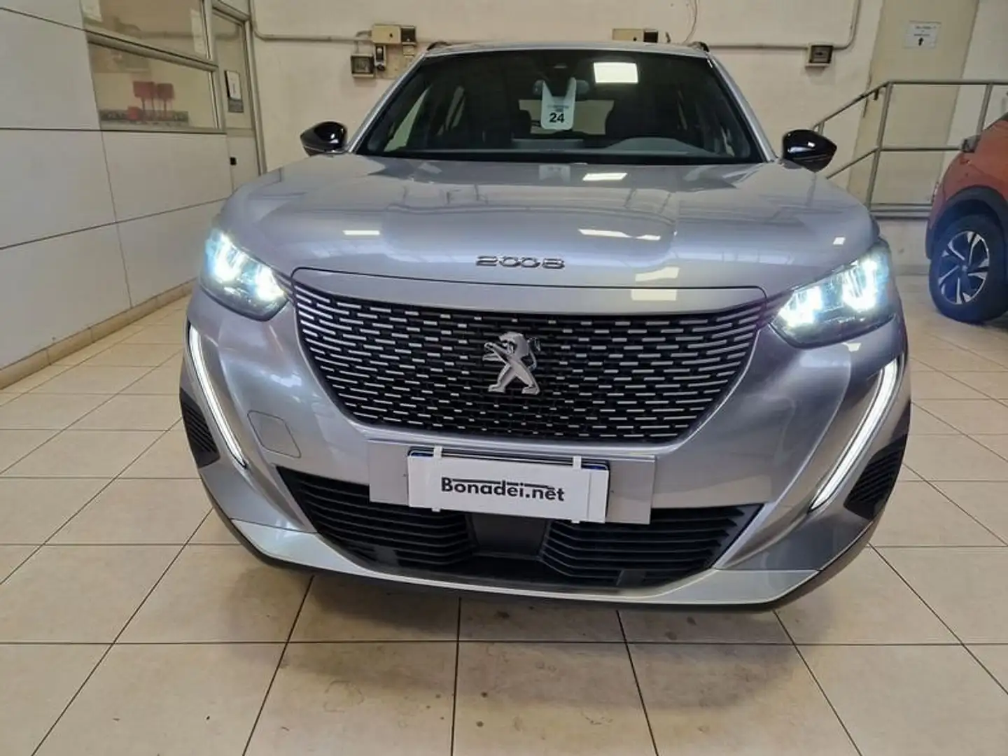 Peugeot 2008 motore elettrico 136 CV Allure Argent - 2