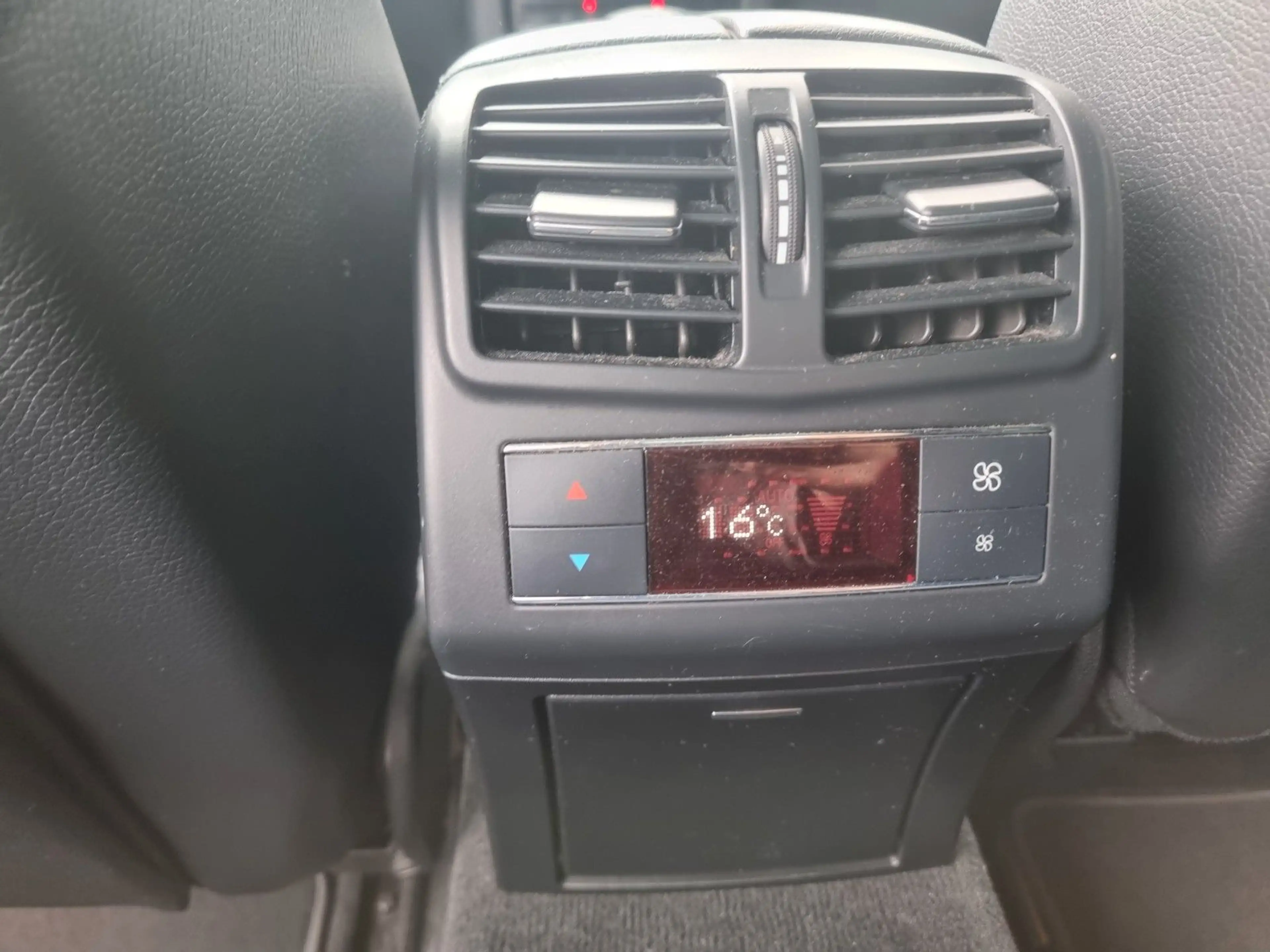 Mercedes-Benz E 350 4Matic Edition E — photo 12