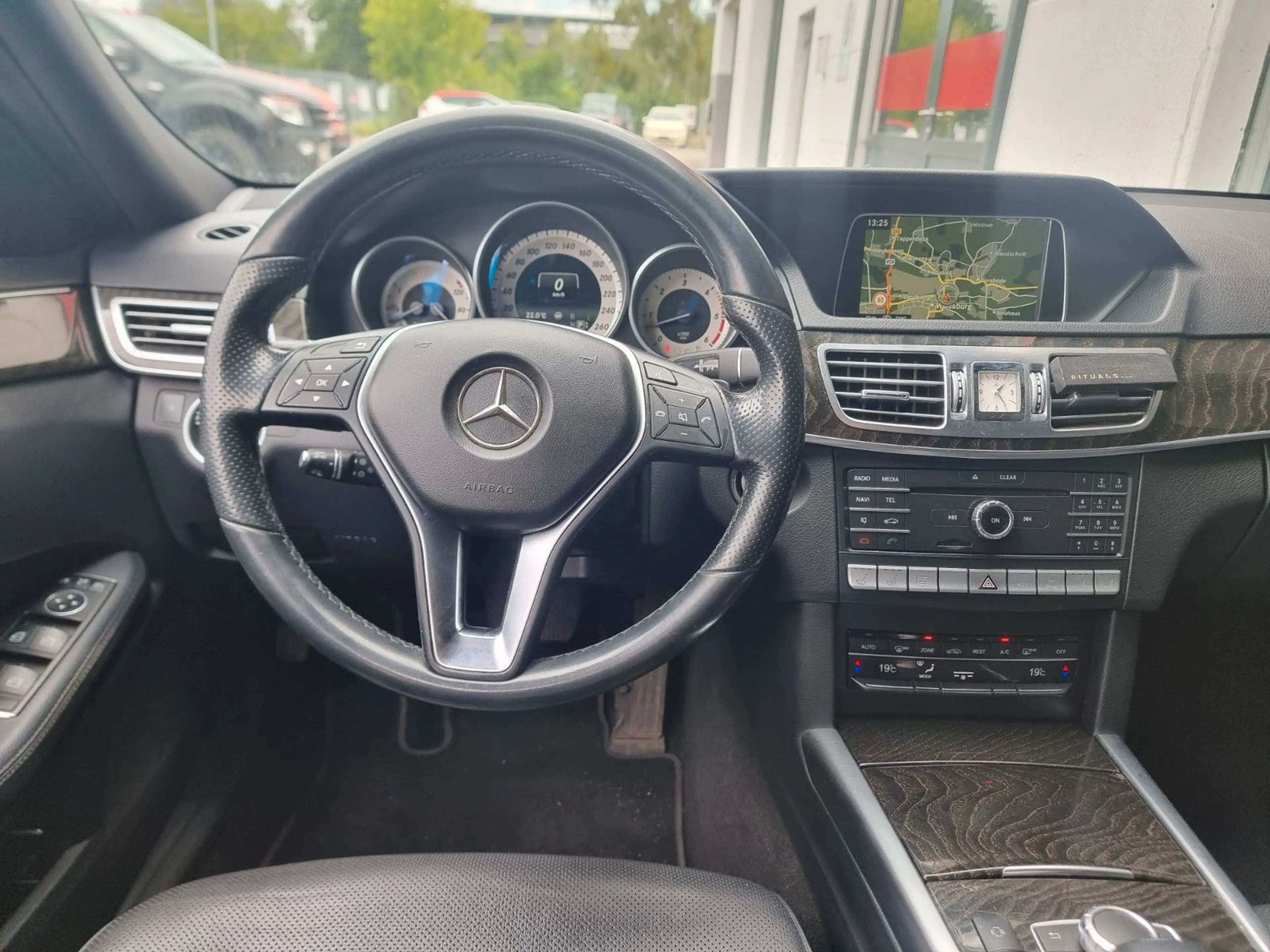 Mercedes-Benz E 350 4Matic Edition E — photo 11
