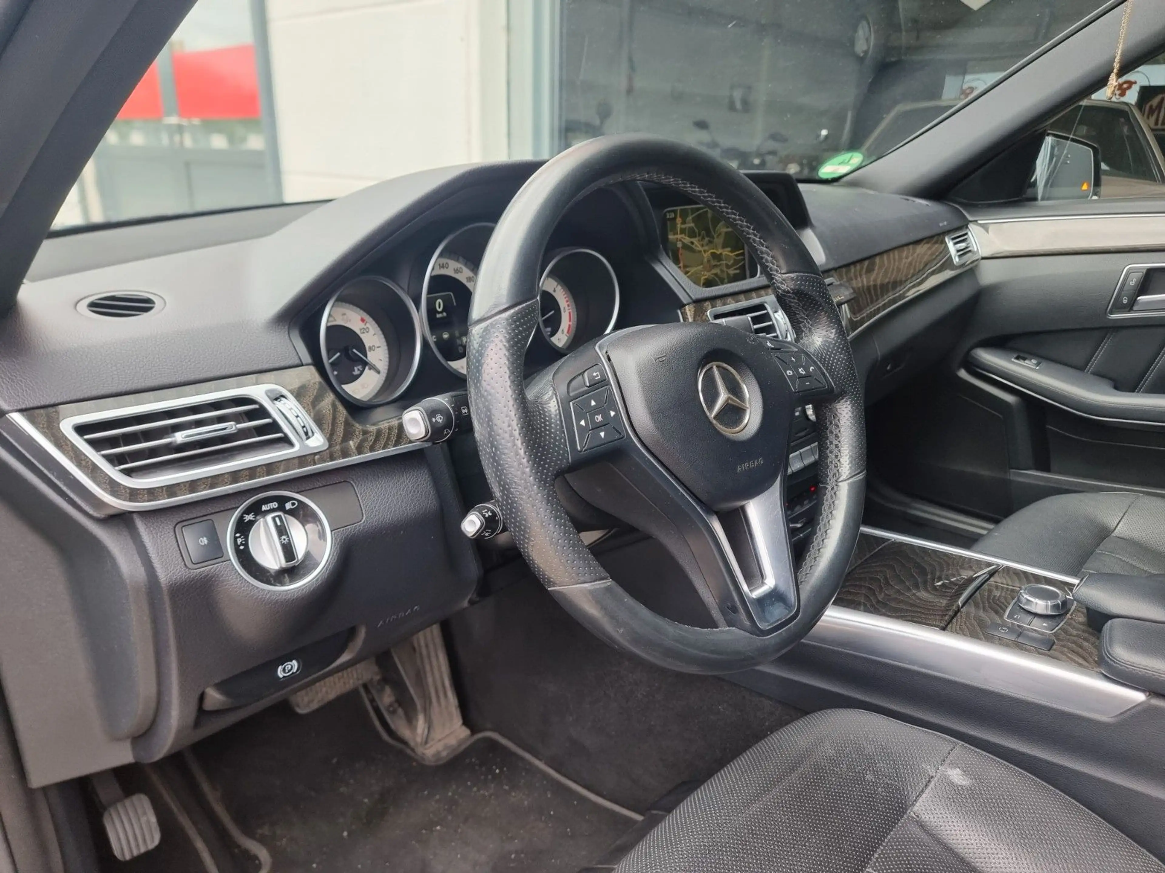 Mercedes-Benz E 350 4Matic Edition E — photo 13