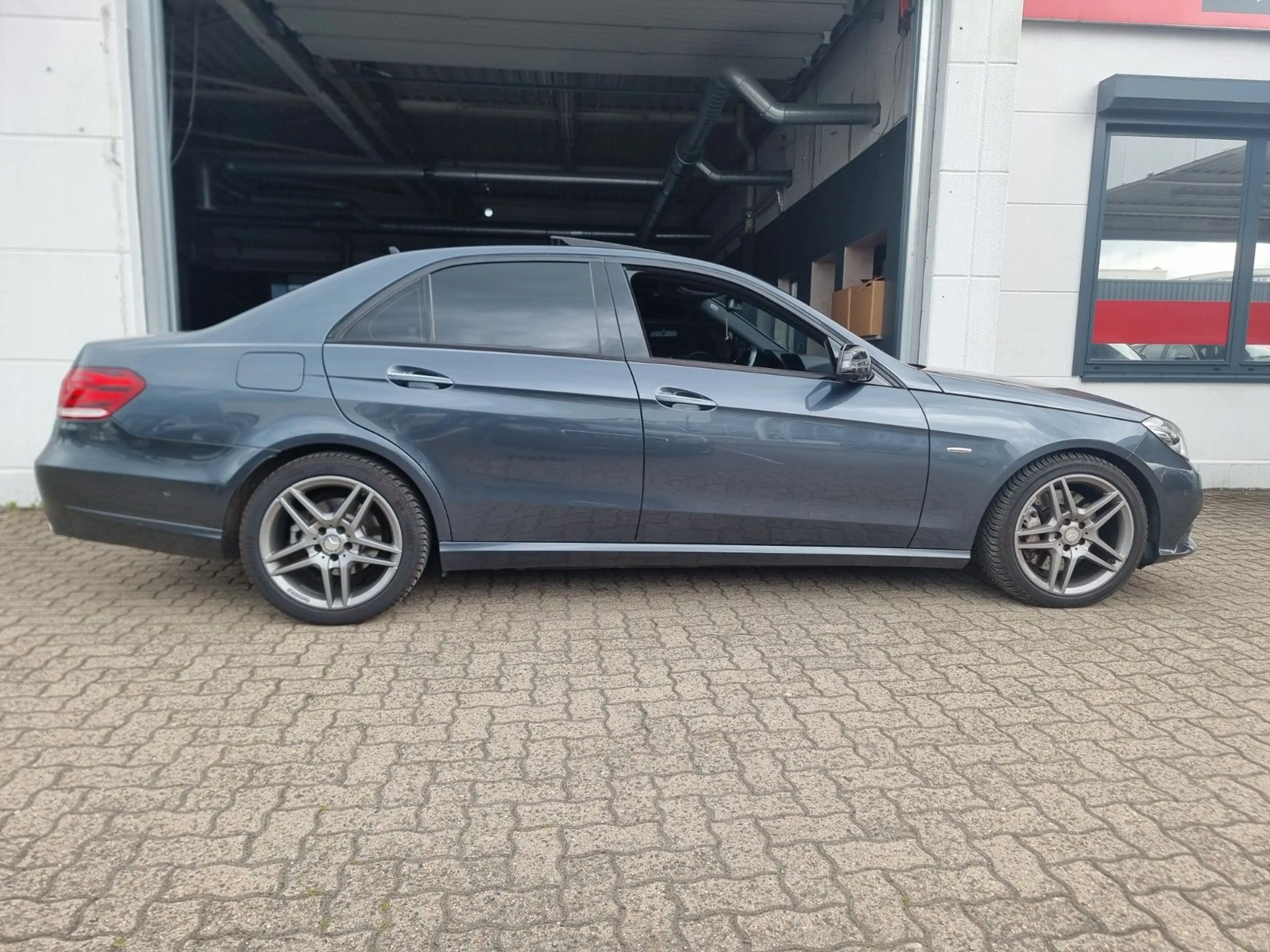 Mercedes-Benz E 350 4Matic Edition E — photo 7