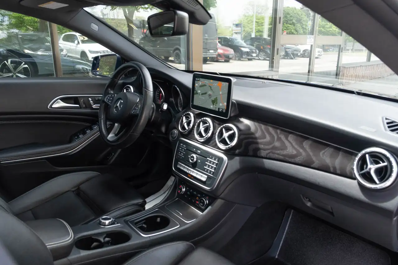 Mercedes-Benz CLA снимка Mercedes-Benz CLA