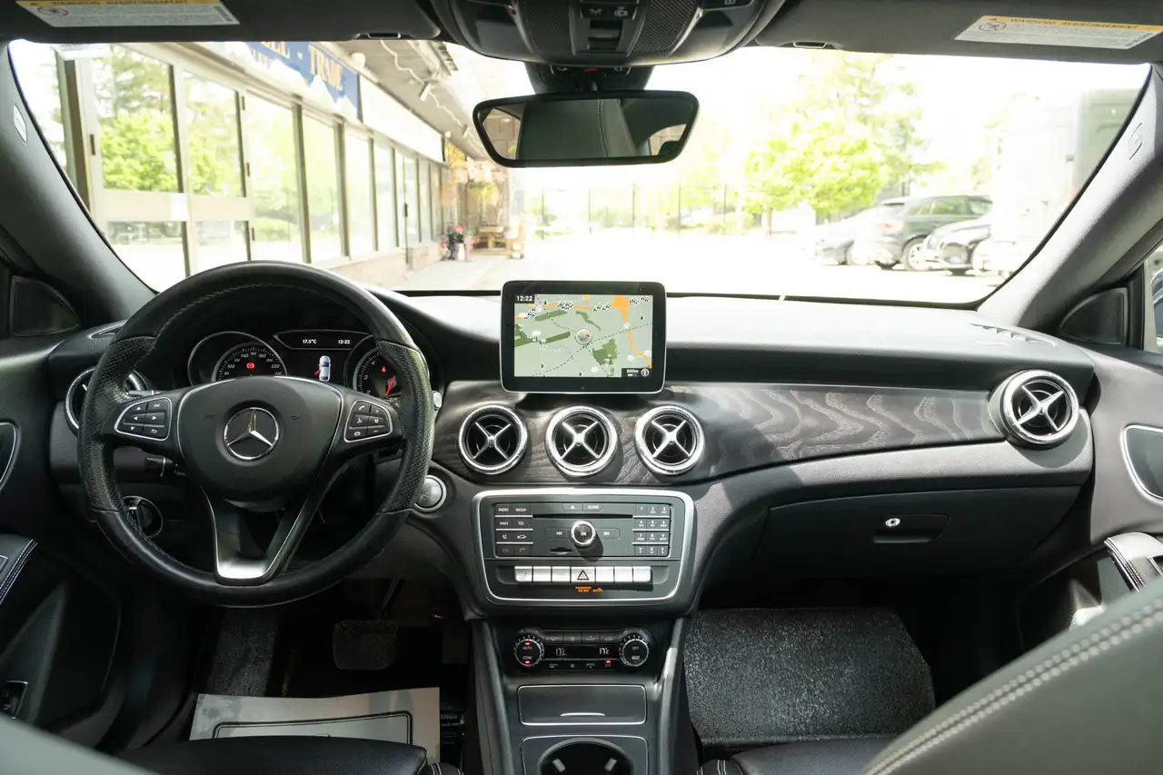 Mercedes-Benz CLA снимка Mercedes-Benz CLA