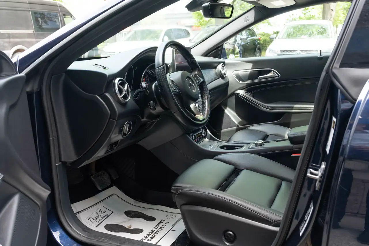 Mercedes-Benz CLA снимка Mercedes-Benz CLA