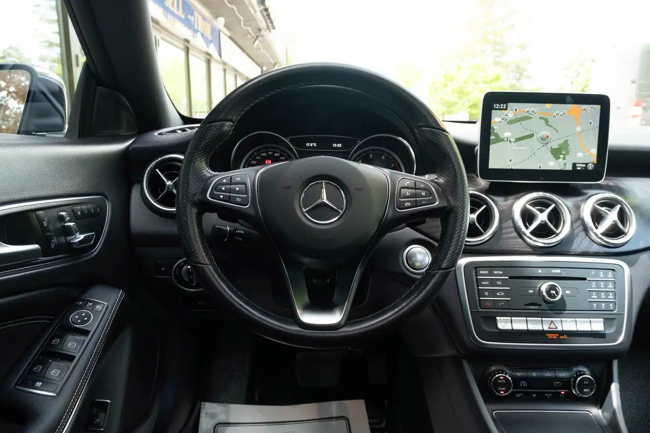 Mercedes-Benz CLA снимка Mercedes-Benz CLA