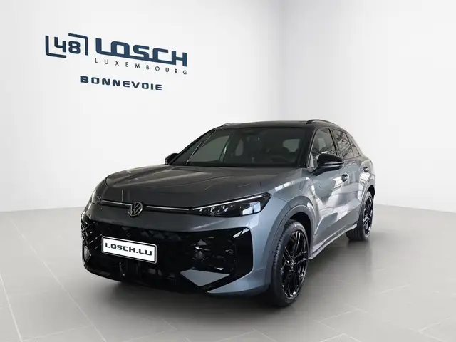 Volkswagen T-Roc view 3