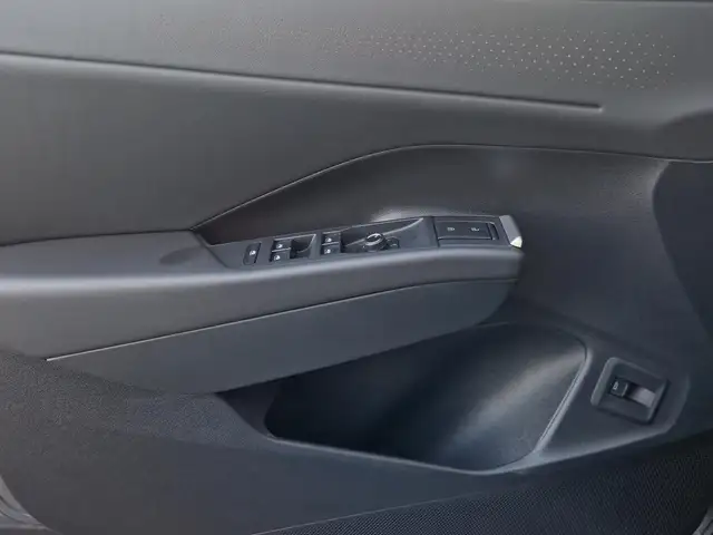 Volkswagen T-Roc view 14