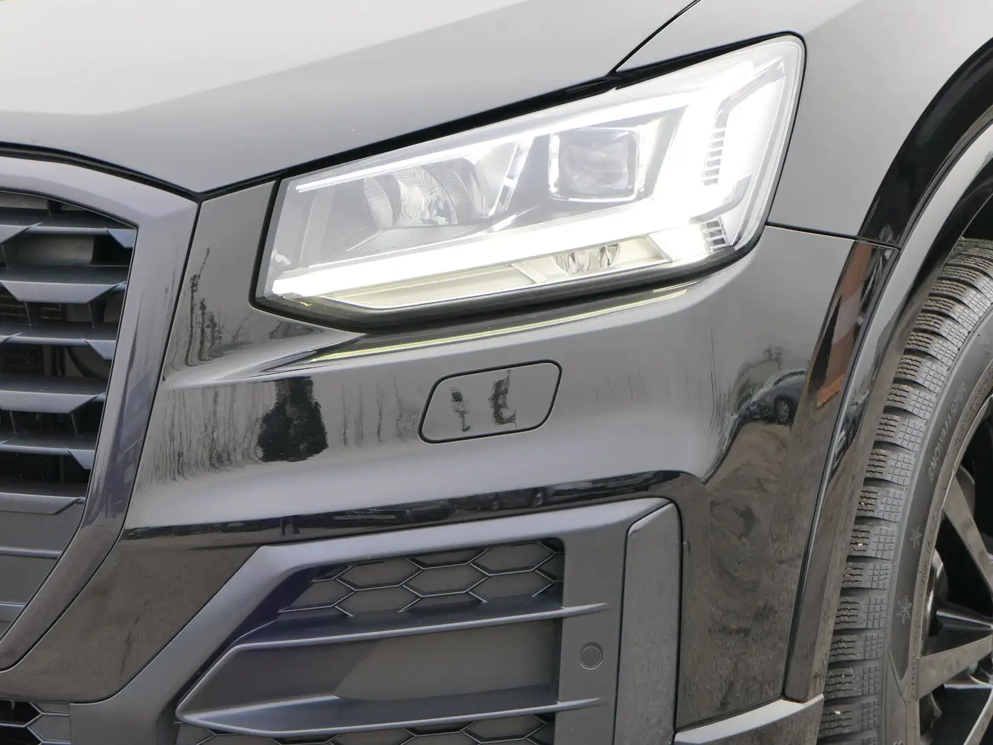 Audi Q2 30 TFSI intense Schwarz - 2