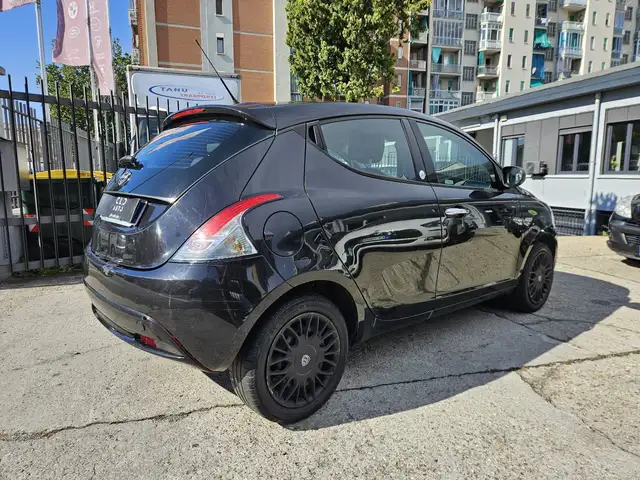 Lancia Ypsilon view 3