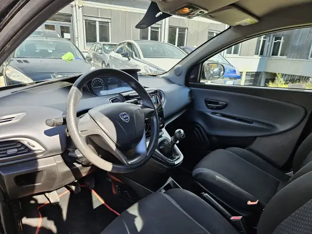 Lancia Ypsilon view 5
