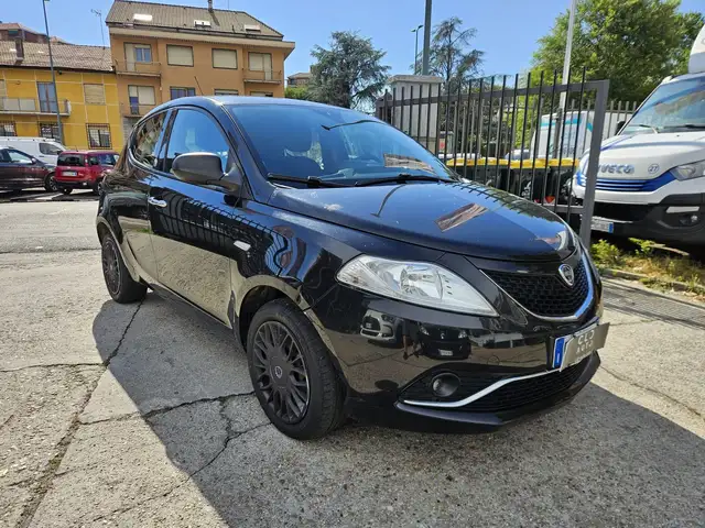 Lancia Ypsilon view 2