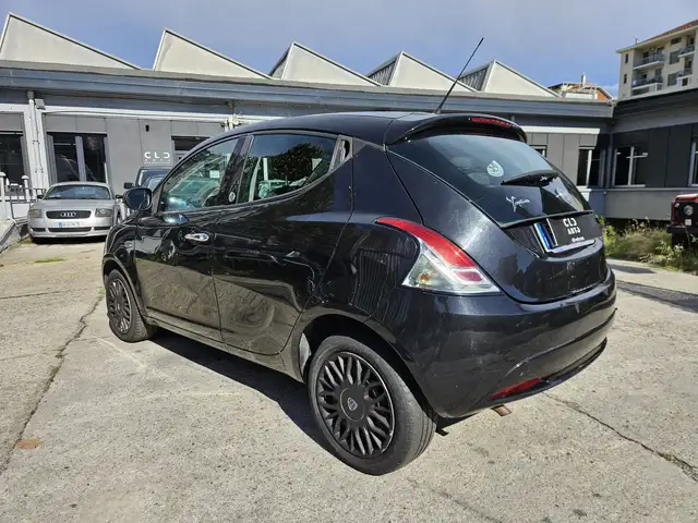 Lancia Ypsilon view 4