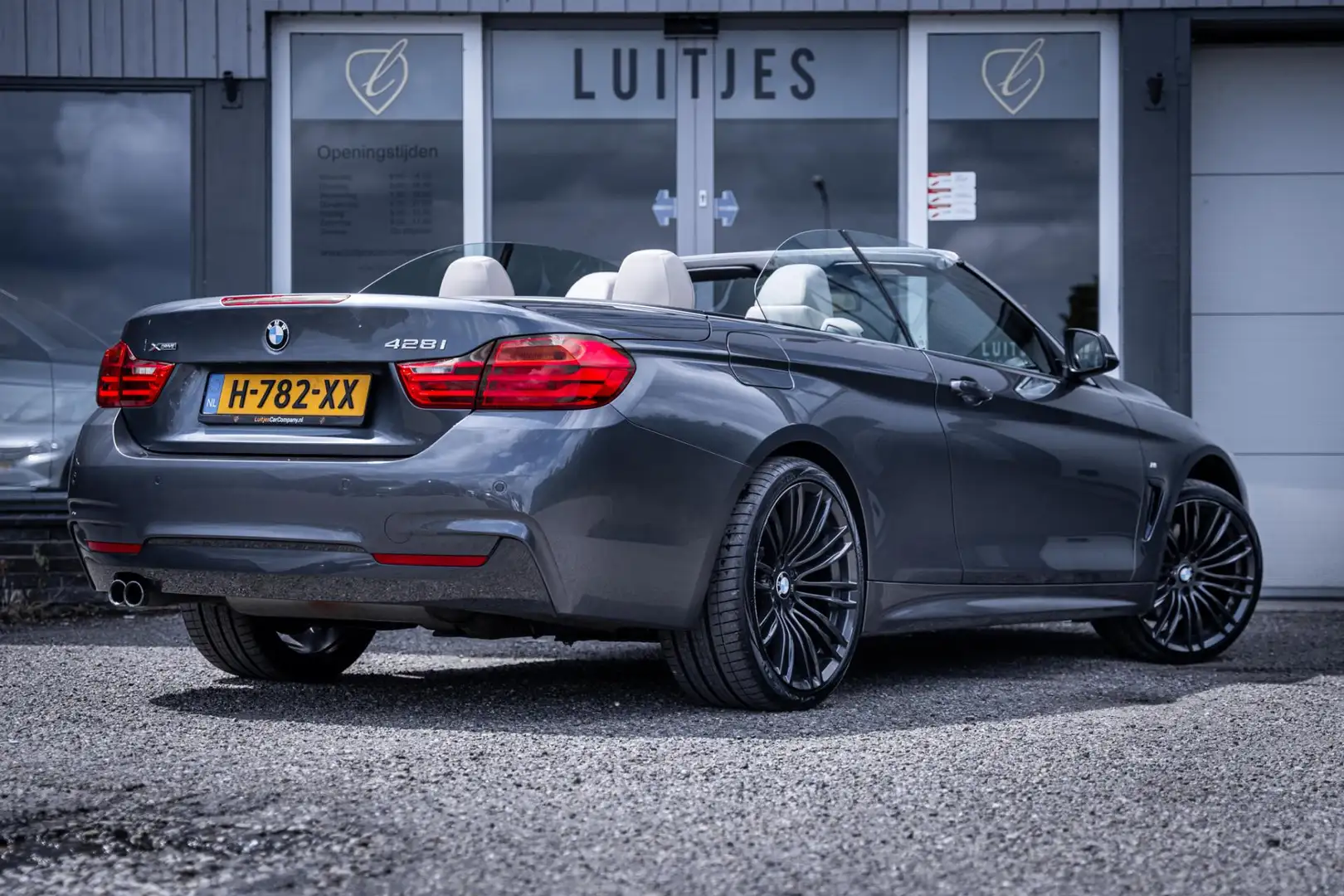 BMW 428 4-serie Cabrio 428i xDrive M-Sport I Stoelmemo I N Grijs - 2