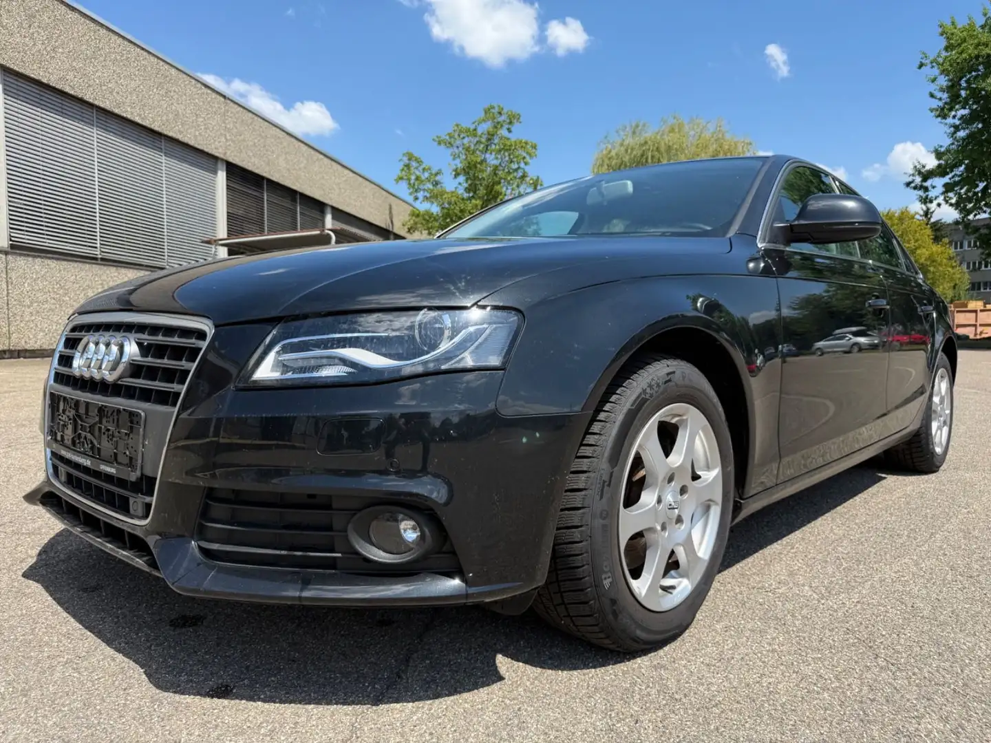 Audi A4 Lim. Attraction Schwarz - 1