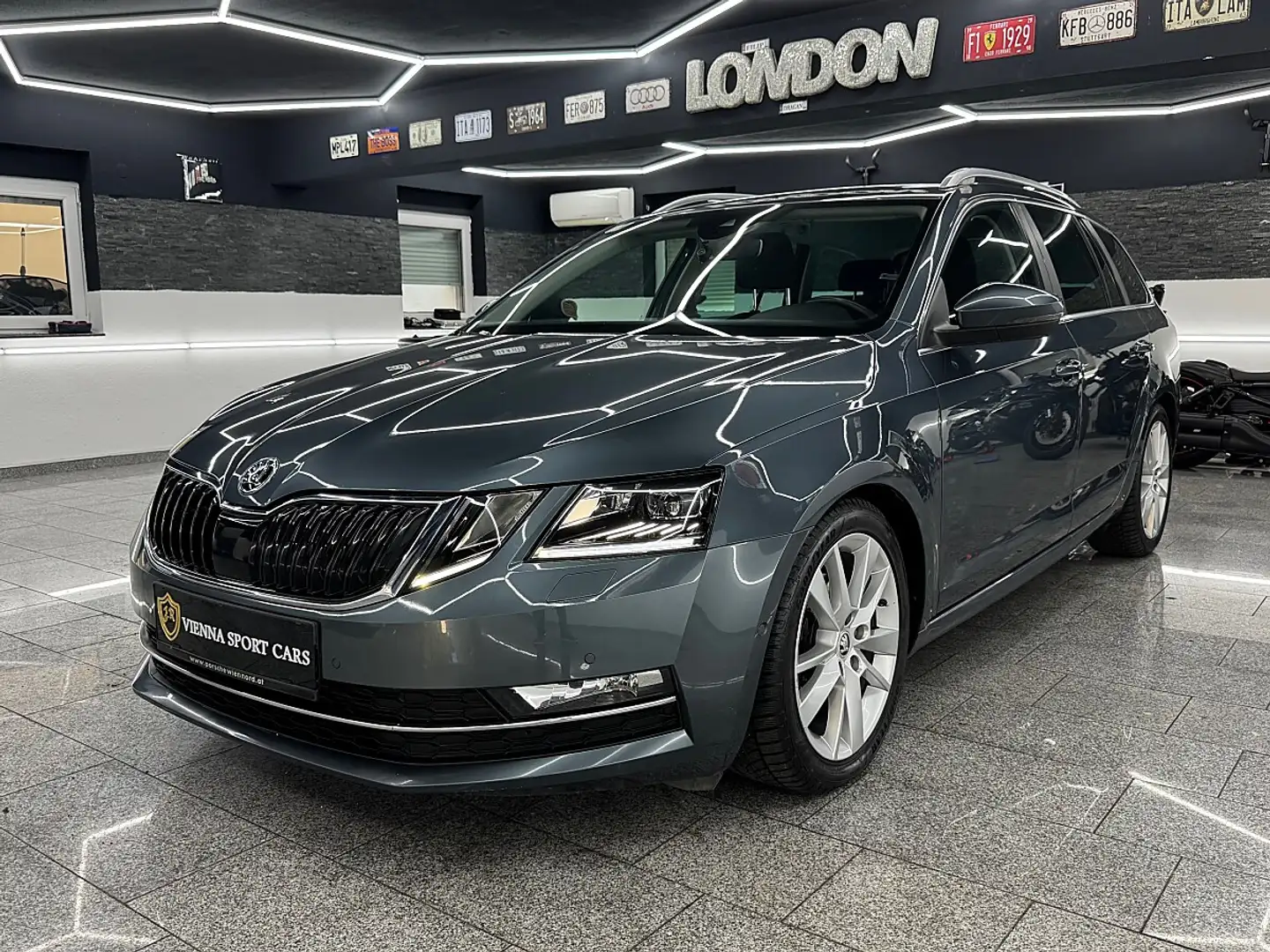 Skoda Octavia Combi 2,0 TDI Style DSG*Wenig-KM* Grau - 1