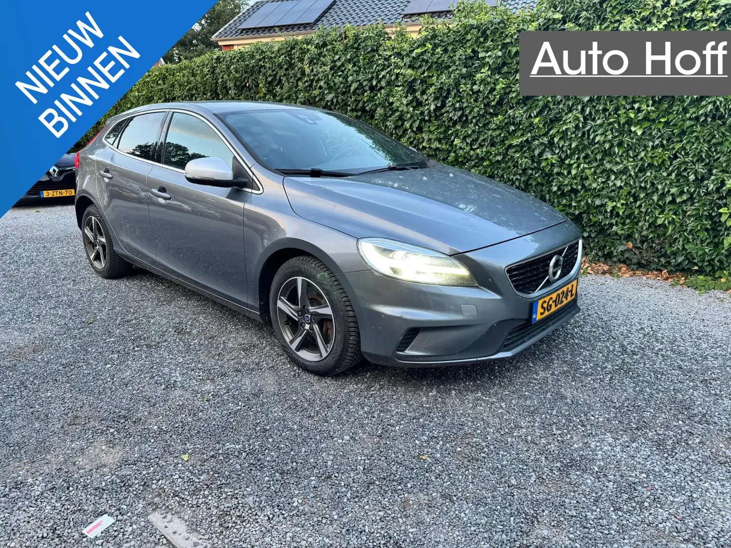 Volvo V40 2.0 D3 R-Design Automaat | LED | Navi | Autom. Air Gris - 1