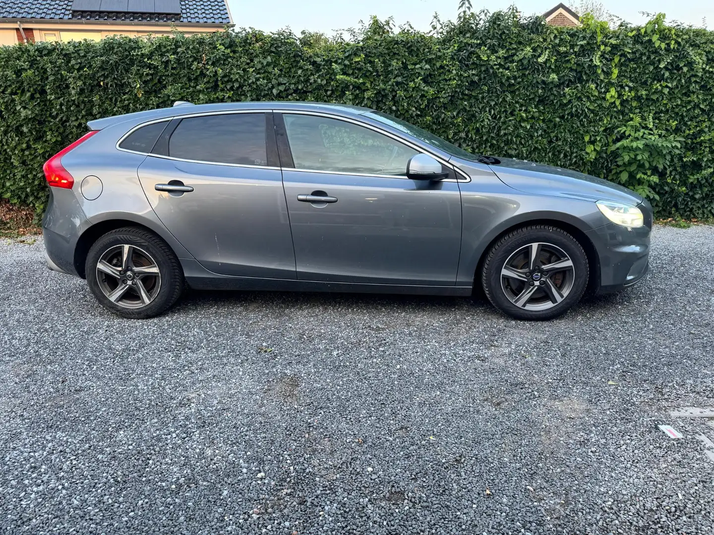 Volvo V40 2.0 D3 R-Design Automaat | LED | Navi | Autom. Air Gris - 2