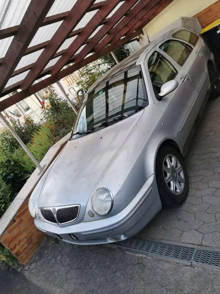 Lancia Lybra Station Wagon 2.4 jtd LX, foto 2