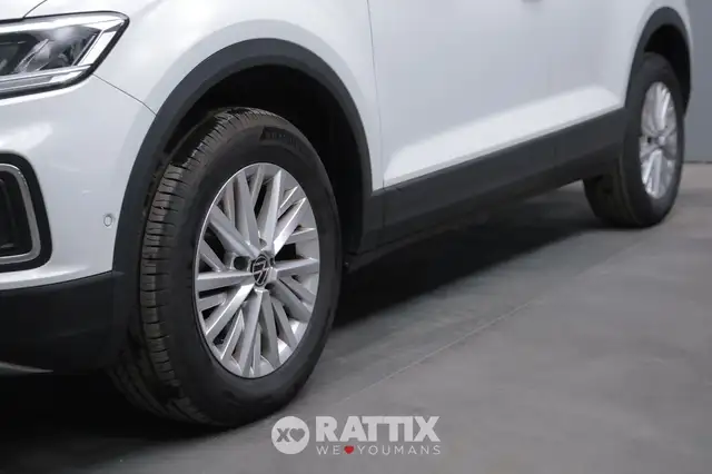 Volkswagen T-Roc view 4