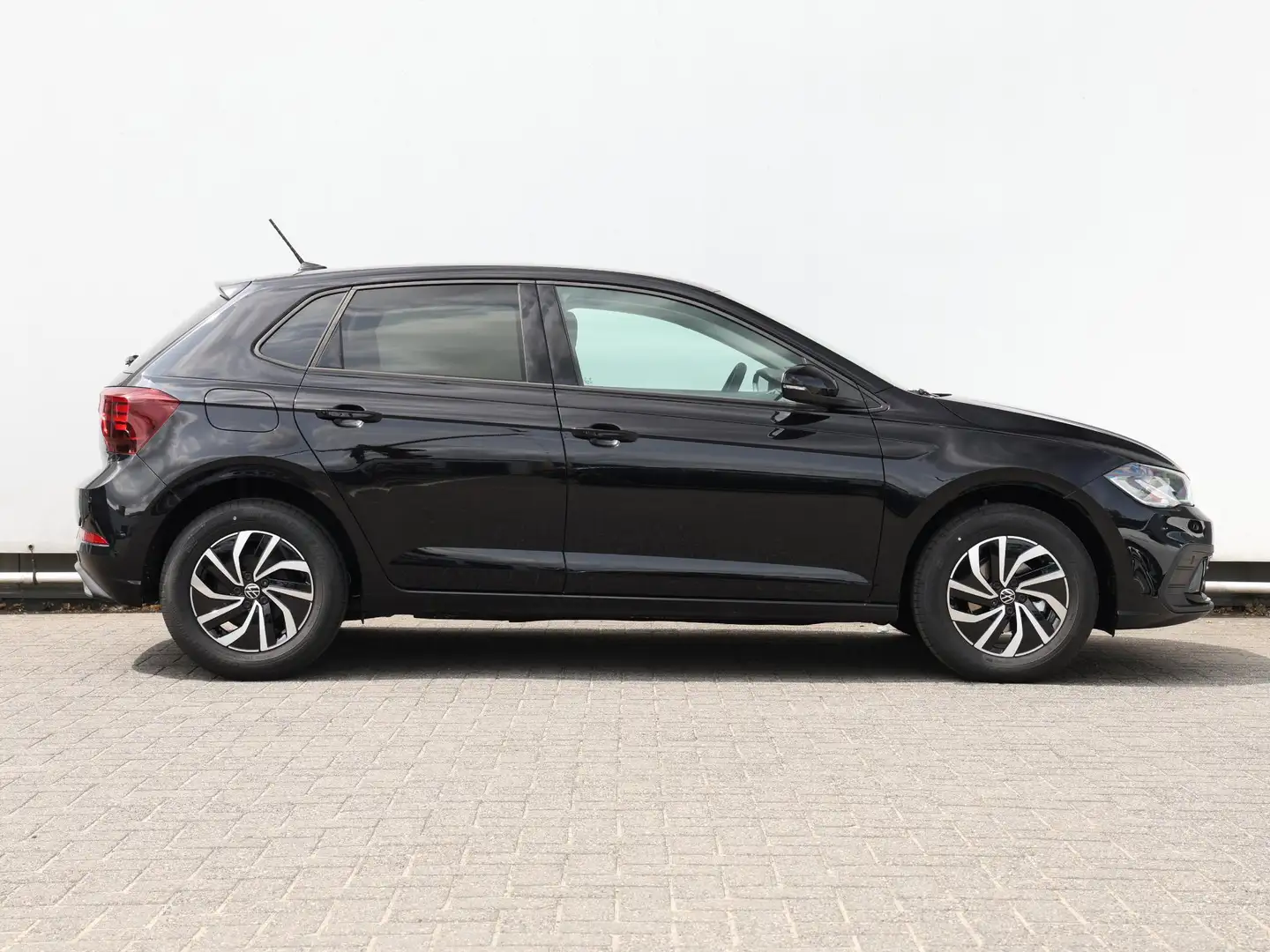 Volkswagen Polo Life Edition 1.0 70 kW / 95 pk TSI | Climatronic| Zwart - 2