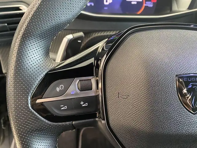 Peugeot 208 view 13