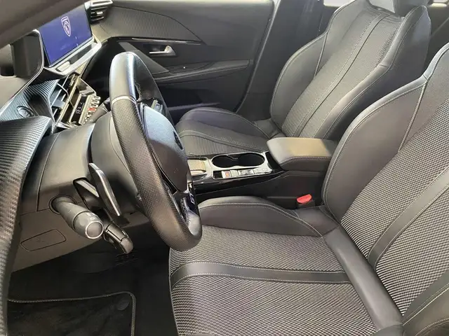 Peugeot 208 view 7