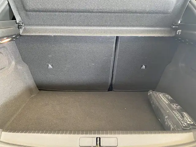 Peugeot 208 view 9