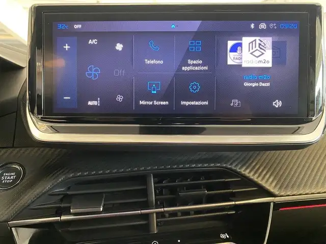 Peugeot 208 view 10