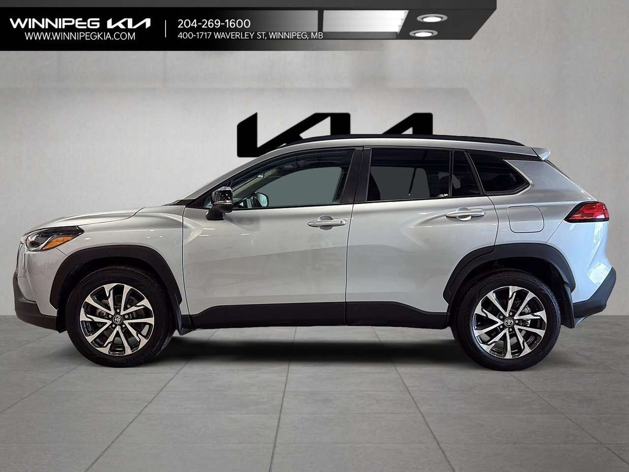 2025 Toyota Corolla Cross LE | Heated Front Seats, Moonroof! — снимка 1