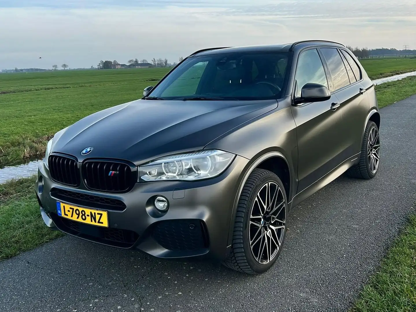 BMW X5 X5 xDriveM50i High Executive 7p Brons - 1