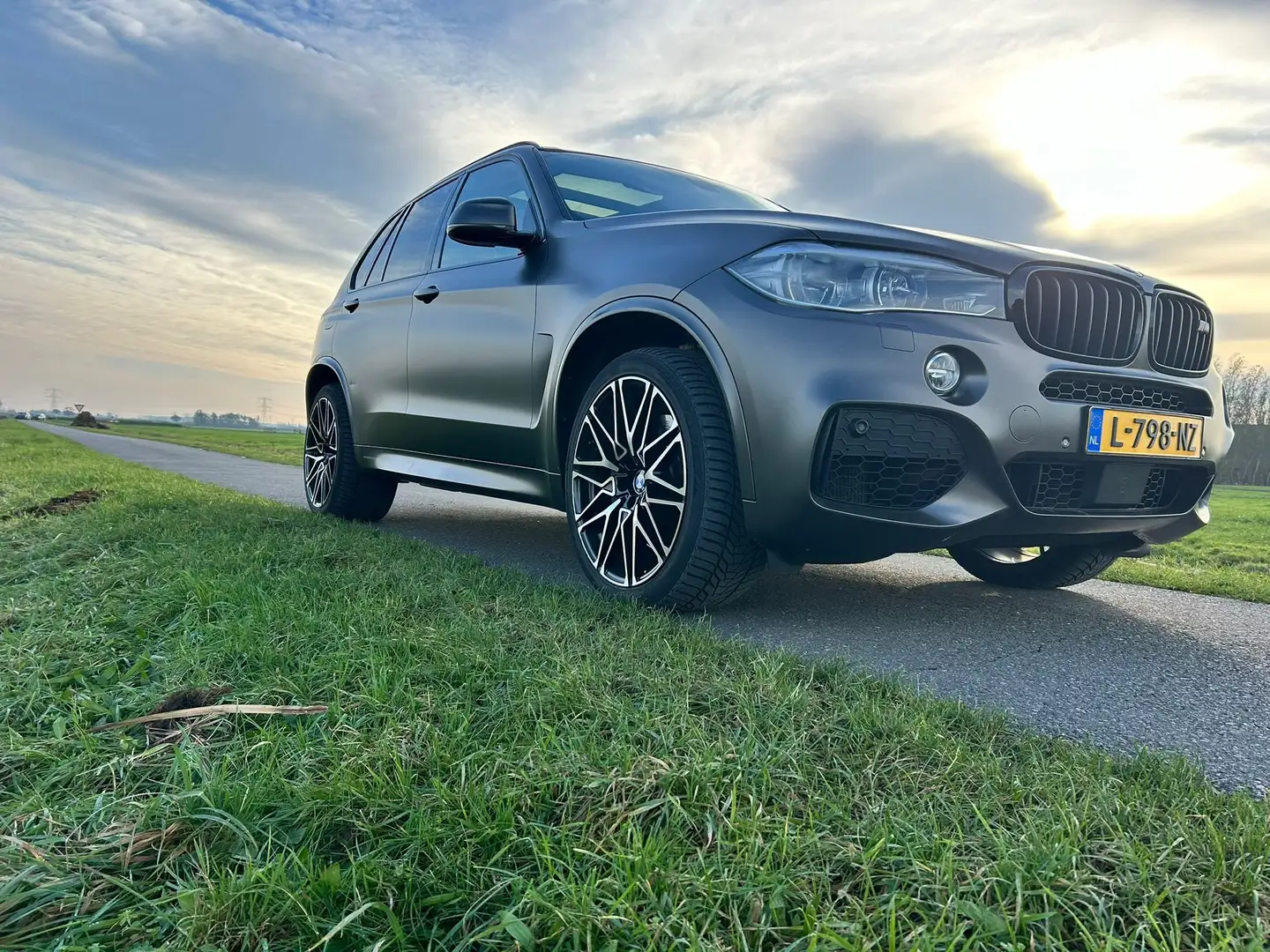 BMW X5 X5 xDriveM50i High Executive 7p Brons - 2