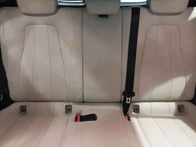 Mercedes-Benz GLA view 15