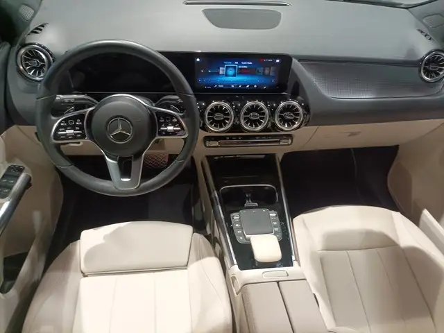 Mercedes-Benz GLA view 14