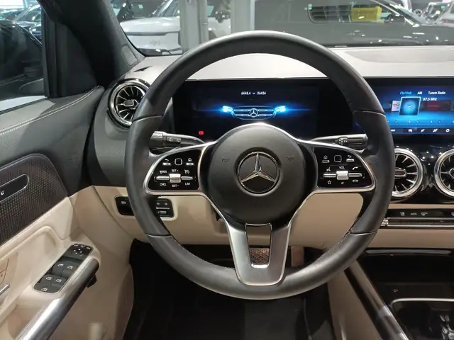 Mercedes-Benz GLA view 10