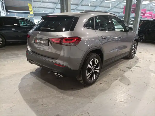 Mercedes-Benz GLA view 5