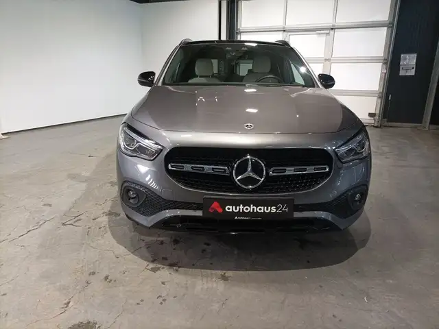 Mercedes-Benz GLA view 2