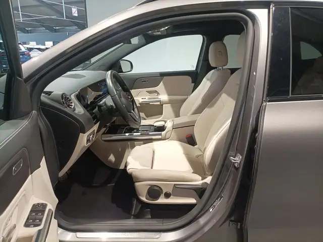 Mercedes-Benz GLA view 8