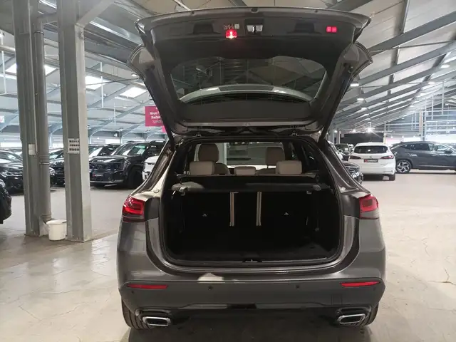 Mercedes-Benz GLA view 6