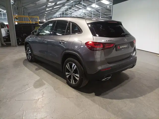 Mercedes-Benz GLA view 4