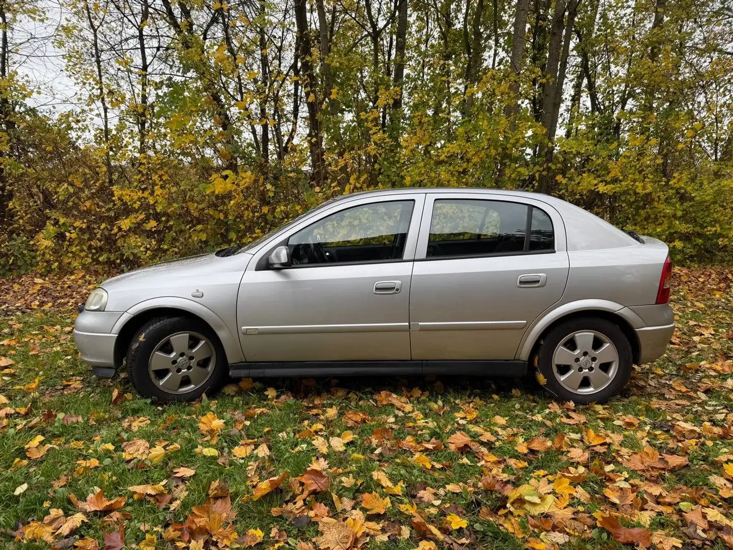 Opel Astra Astra Fließheck  5-Türer 1.8 Sport Grau - 2