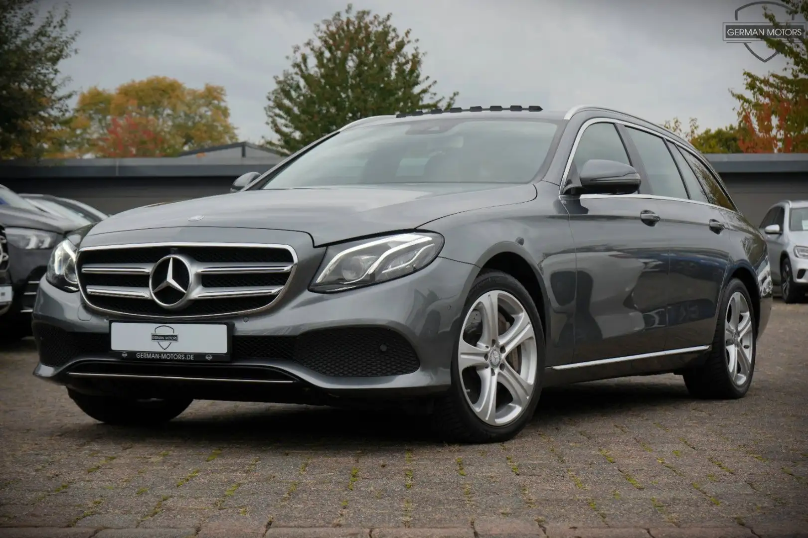 Mercedes-Benz E 400 T 4Matic AHK|GLASDACH|360°|MEMORY|STANDH. Grau - 1