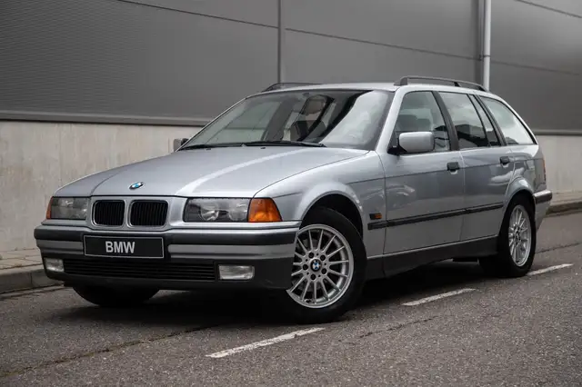 BMW 323 3-serie Touring 323i Comfort | Cruise Control | Hi