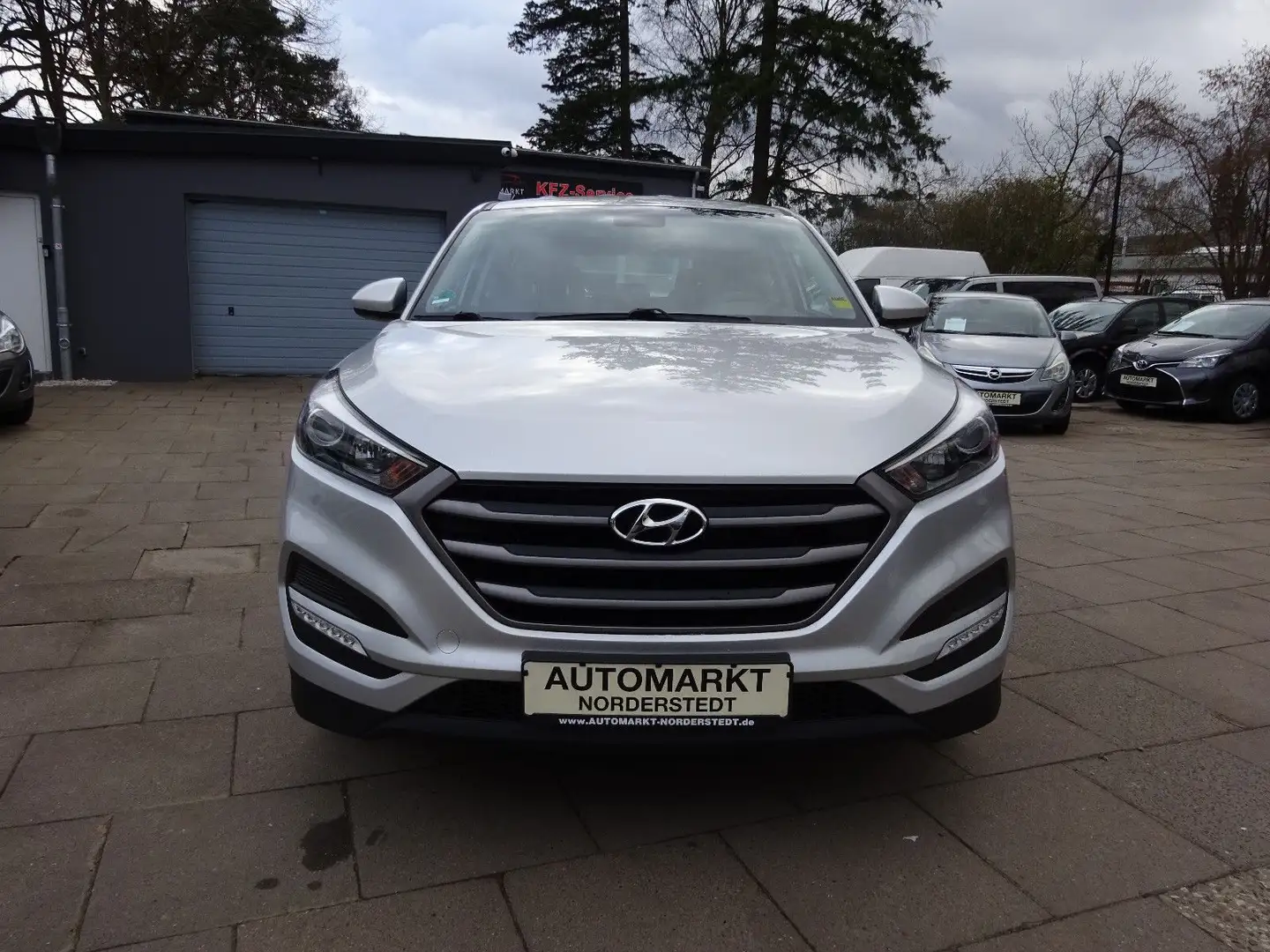 Hyundai TUCSON blue Classic 2WD/Klimaanlage/1-Hand/AHK Zilver - 2